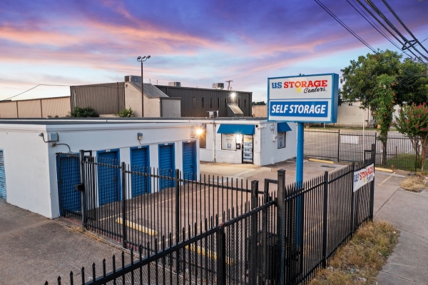 Storage Units at US Storage Centers - Dallas Willowbrook Rd - 2601 Willowbrook Road