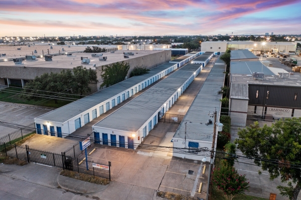 Storage Units at US Storage Centers - Dallas Willowbrook Rd - 2601 Willowbrook Road