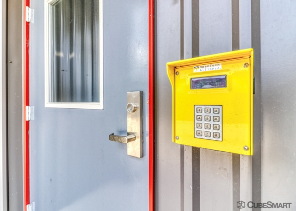 Facility photo: //images.sparefoot.com/medium/233912686f94d412a8a.jpg