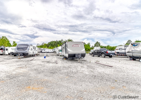 Facility photo: //images.sparefoot.com/medium/233966691ef655e9174.jpg