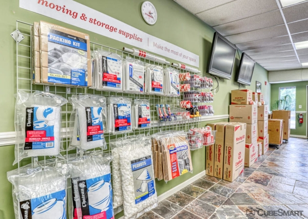 Facility photo: //images.sparefoot.com/medium/233966693d3eb49c538.jpg