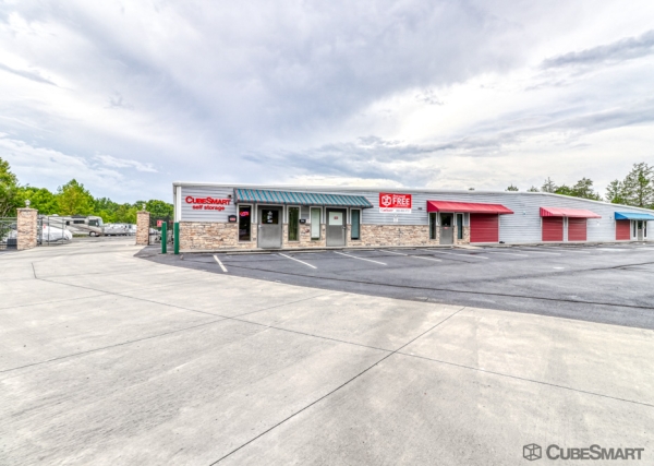 Facility photo: //images.sparefoot.com/medium/23396669de0a8d4aefe.jpg