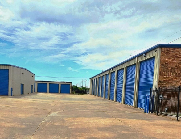 Facility photo: //images.sparefoot.com/medium/23397869e8b920a3740.jpg