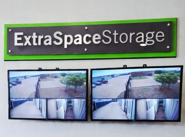Facility photo: //images.sparefoot.com/medium/23397869e8b923bba58.jpg
