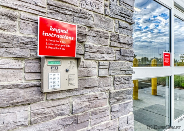 Facility photo: //images.sparefoot.com/medium/23400969f59bc528874.jpg