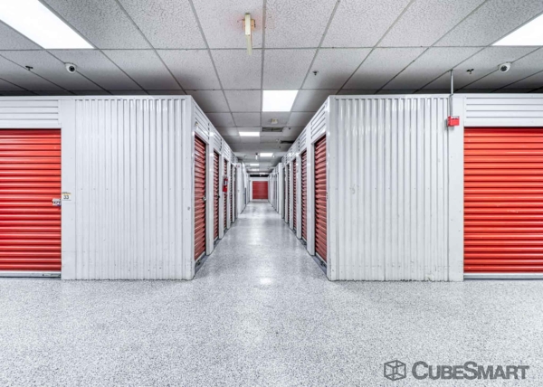 Facility photo: //images.sparefoot.com/medium/234025686f6864f414b.jpg
