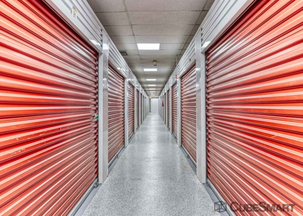 Facility photo: //images.sparefoot.com/medium/234025686f686682cb8.jpg