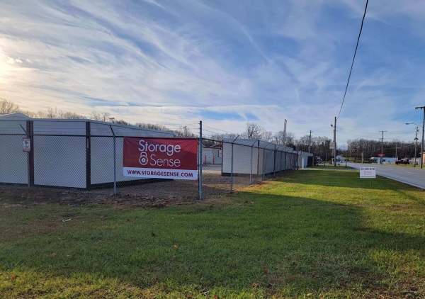 Facility photo: //images.sparefoot.com/medium/2340276880d4dad7c78.jpg