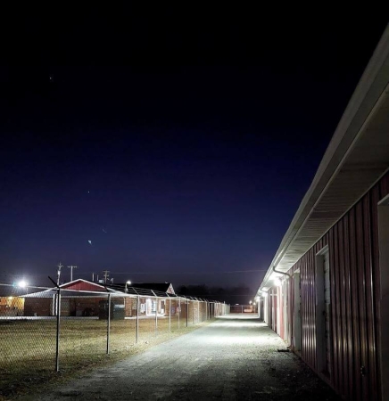 Facility photo: //images.sparefoot.com/medium/23402768b078cb041f2.jpg