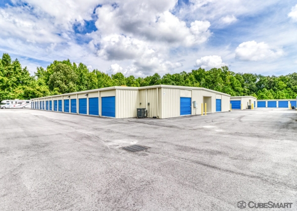 Facility photo: //images.sparefoot.com/medium/234040686f9876e0aaf.jpg