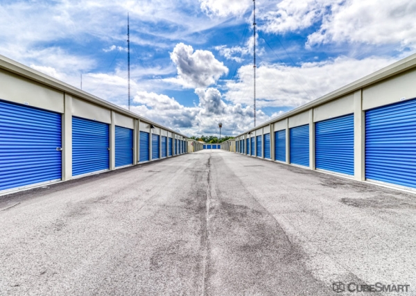Facility photo: //images.sparefoot.com/medium/234040686f98780edee.jpg