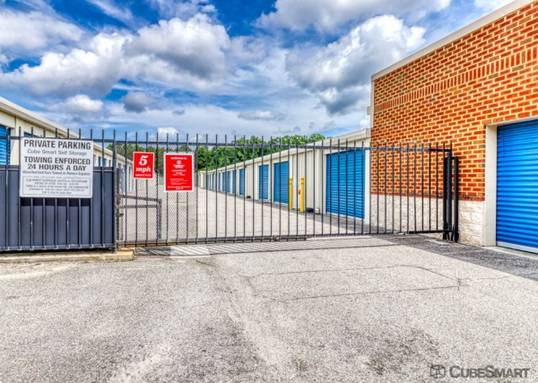 Facility photo: //images.sparefoot.com/medium/234040691f04dede068.jpg