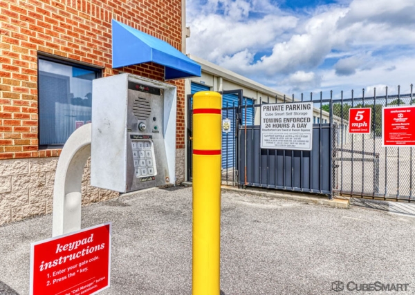 Facility photo: //images.sparefoot.com/medium/234040691f04e0129c5.jpg