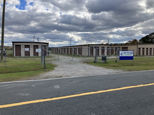 Facility photo: //images.sparefoot.com/medium/2340616887bc24bb5d6.jpg