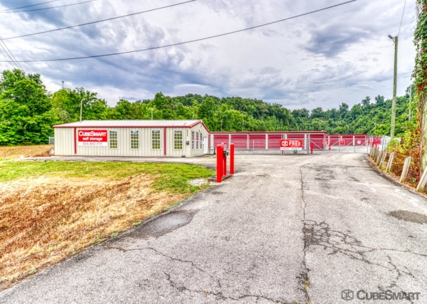 Facility photo: //images.sparefoot.com/medium/234088688b344118e5a.jpg