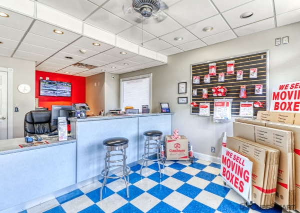 Facility photo: //images.sparefoot.com/medium/23408968b0265d76bb9.jpg