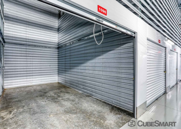 Facility photo: //images.sparefoot.com/medium/2341196a1946ea8c32b.jpg