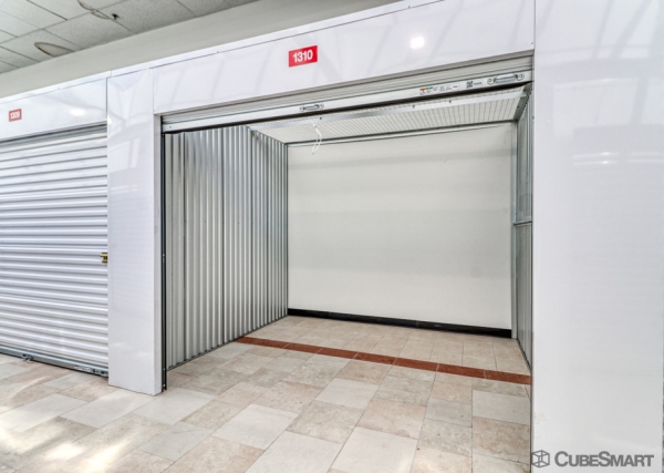 Facility photo: //images.sparefoot.com/medium/2341446943c921d1114.jpg