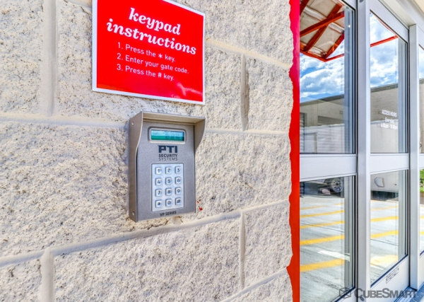 Facility photo: //images.sparefoot.com/medium/23414469846d2692f8e.jpg