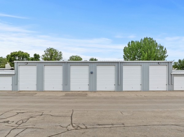 Facility photo: //images.sparefoot.com/medium/2341966862cdc5715f2.jpg