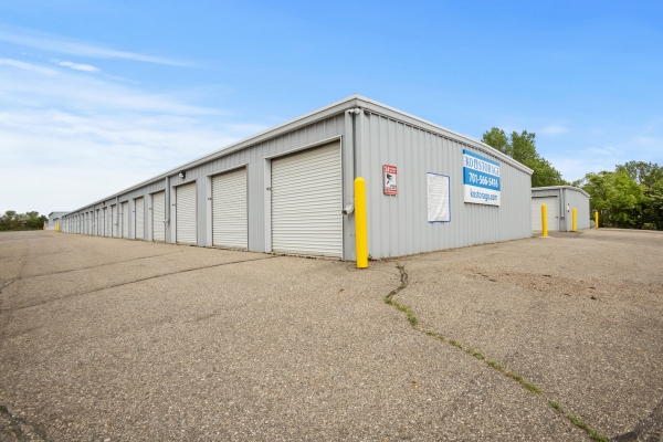 Facility photo: //images.sparefoot.com/medium/2341966862cdfd8a839.jpg