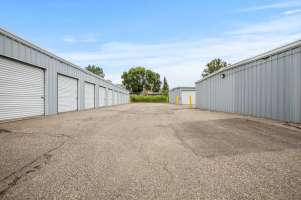 Facility photo: //images.sparefoot.com/medium/2341966862ce19dde71.jpg