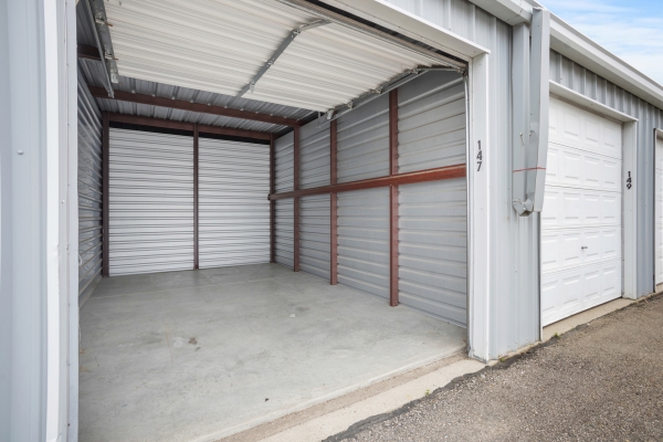 Facility photo: //images.sparefoot.com/medium/2341966862ce1c18757.jpg