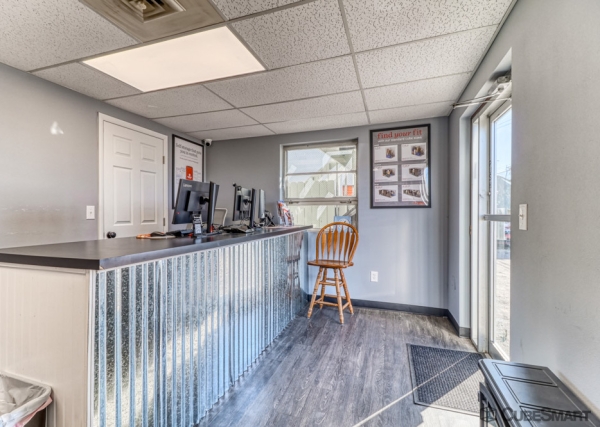 Facility photo: //images.sparefoot.com/medium/234207686f6395b8625.jpg