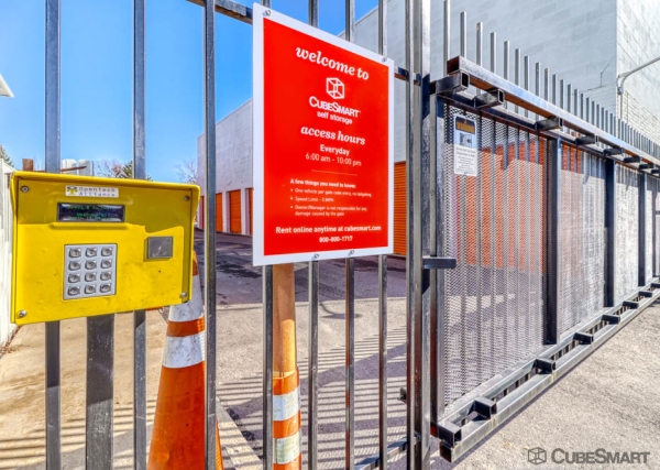 Facility photo: //images.sparefoot.com/medium/23420769dde2fd8d367.jpg