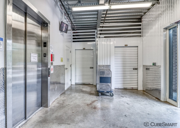 Facility photo: //images.sparefoot.com/medium/23420869f5a73c0a51f.jpg