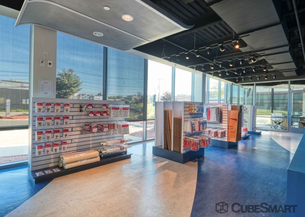 Facility photo: //images.sparefoot.com/medium/23421169fc474b44b62.jpg