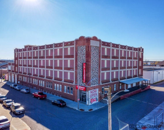 Facility photo: //images.sparefoot.com/medium/234212688c71705a58f.jpg