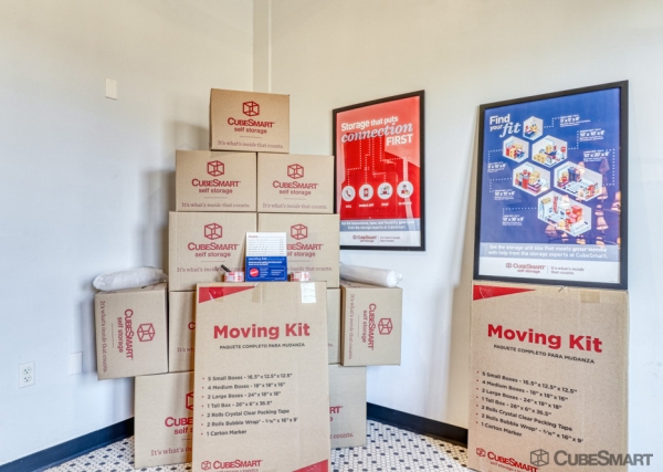 Facility photo: //images.sparefoot.com/medium/2342126a33ae079a8a1.jpg