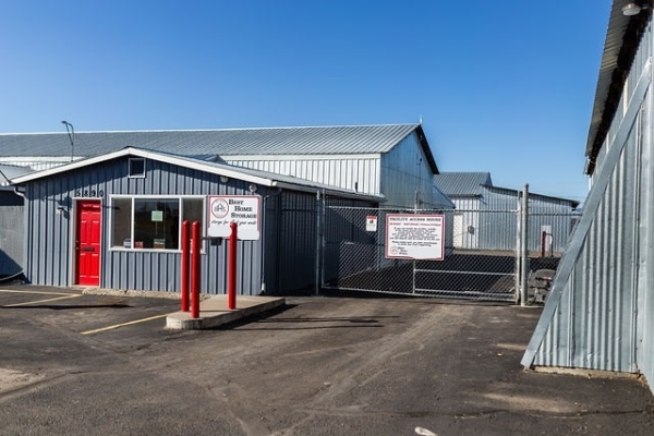Facility photo: //images.sparefoot.com/medium/2343036887bc6148efa.jpg