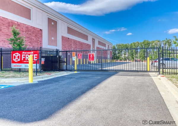 Facility photo: //images.sparefoot.com/medium/2343216893105298fe4.jpg