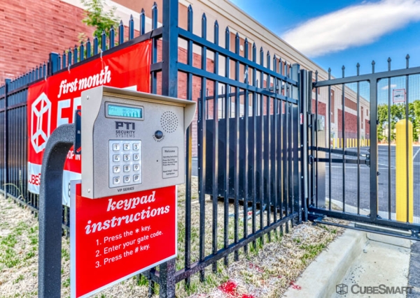 Facility photo: //images.sparefoot.com/medium/23432168931053e62a3.jpg
