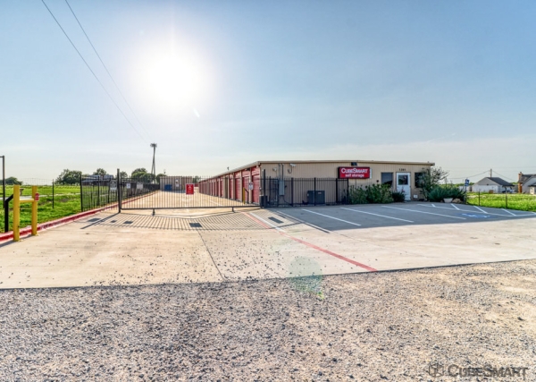 Facility photo: //images.sparefoot.com/medium/234338688c8169df778.jpg