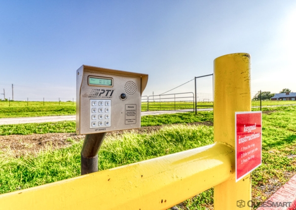 Facility photo: //images.sparefoot.com/medium/234338695f8d3a13c88.jpg