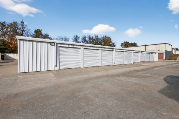 Facility photo: //images.sparefoot.com/medium/234415691622f31186b.jpg