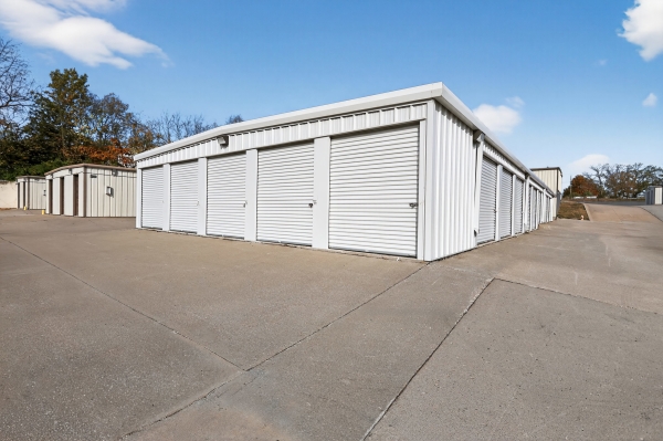 Facility photo: //images.sparefoot.com/medium/234415691622f5d467e.jpg