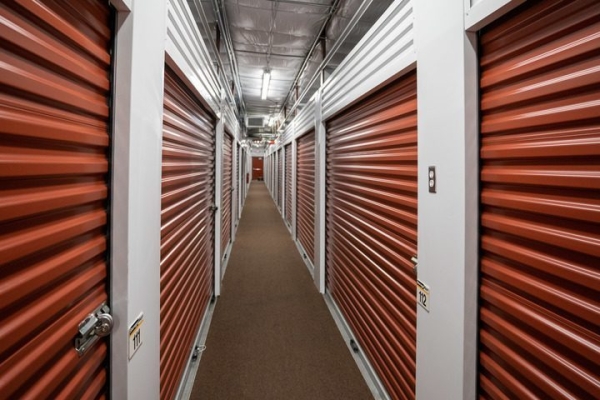 Facility photo: //images.sparefoot.com/medium/234415691622f8a3478.jpg