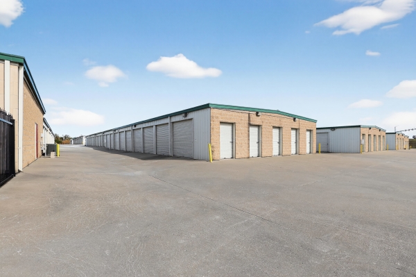 Facility photo: //images.sparefoot.com/medium/23444169162c7c6f191.jpg