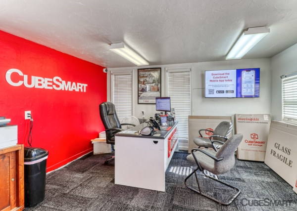 Facility photo: //images.sparefoot.com/medium/234472693d38618e833.jpg