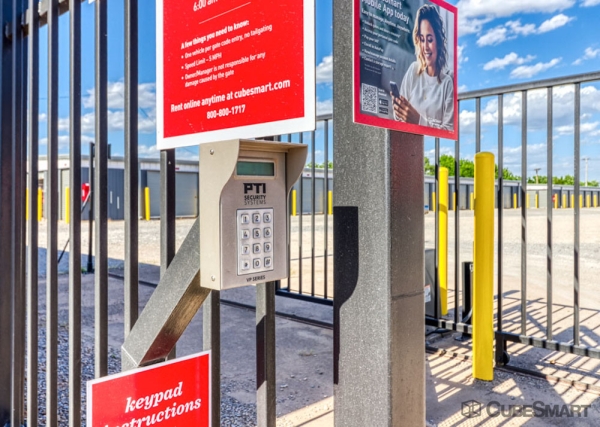 Facility photo: //images.sparefoot.com/medium/234472693d386474ee8.jpg