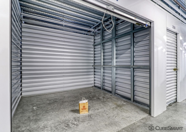 Facility photo: //images.sparefoot.com/medium/23448968834f6af198d.jpg