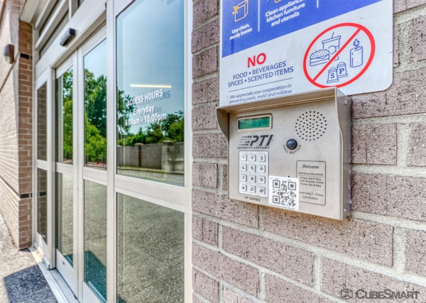 Facility photo: //images.sparefoot.com/medium/23448968834f6d0f916.jpg