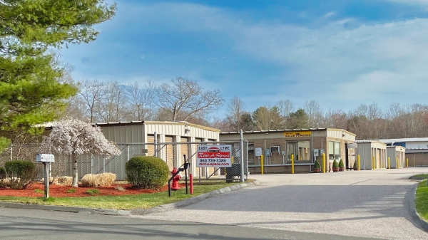 Facility photo: //images.sparefoot.com/medium/23449968b0a85133f44.jpg