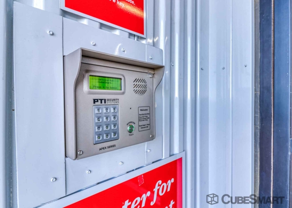 Facility photo: //images.sparefoot.com/medium/2345126883265f94c45.jpg