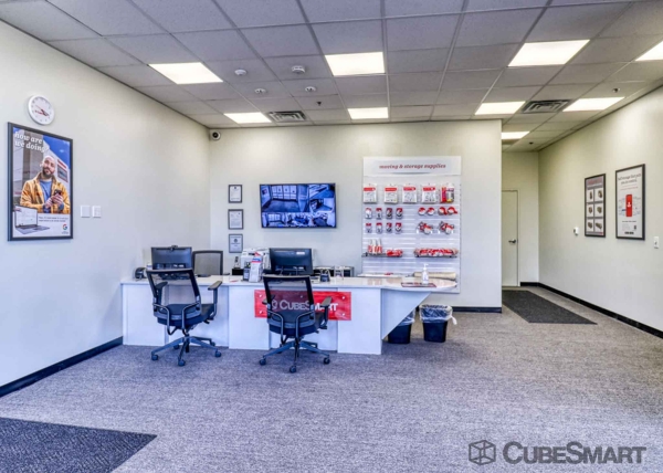 Facility photo: //images.sparefoot.com/medium/234512698d834e1896b.jpg