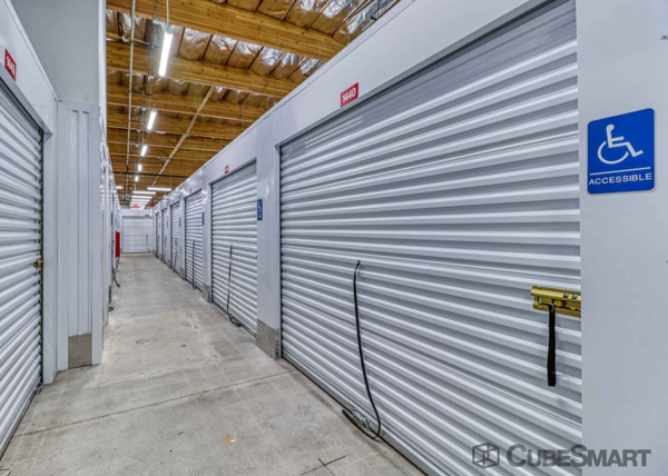 Facility photo: //images.sparefoot.com/medium/23451269e08371f0255.jpg